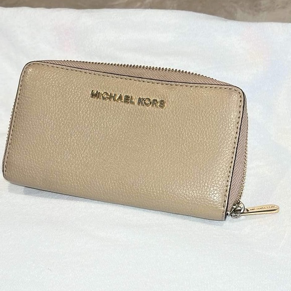 Michael Kors Pebbled Leather Tan Zip Wallet - Picture 2 of 5